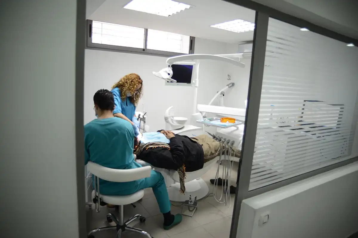 Implant dentaire Tunisie — résultat sourire Clinique dentaire de Tunis